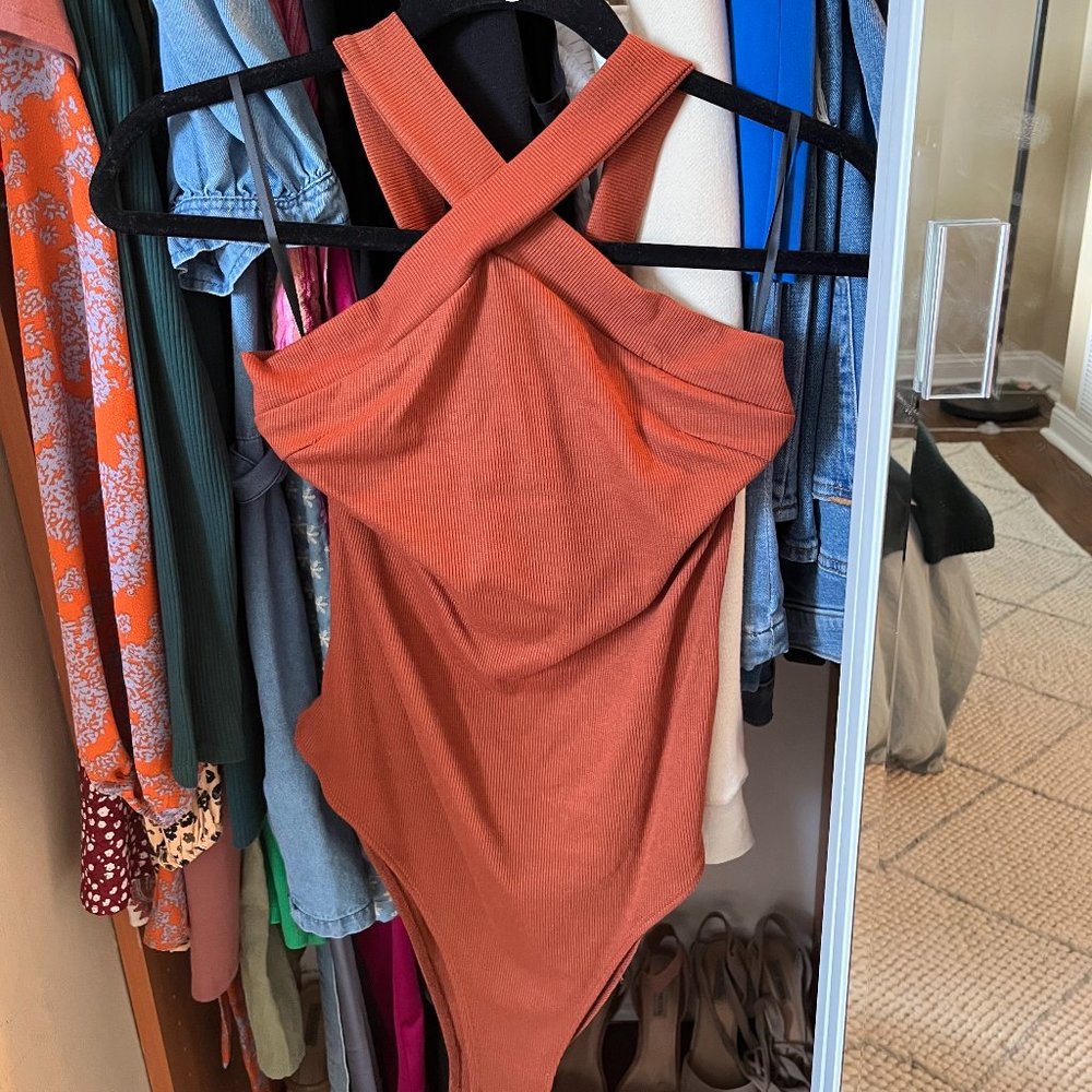 Crossneck bodysuit